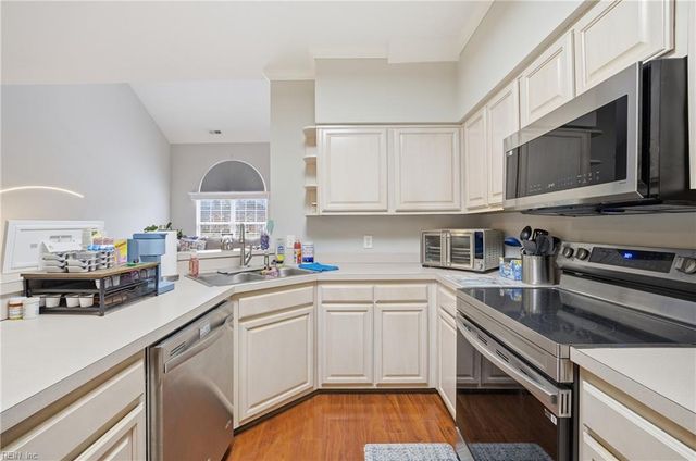 728 W Lake CIR, Chesapeake, VA 23322