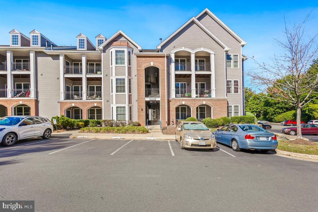 46622 DRYSDALE TER #100, Potomac Falls, VA 20165