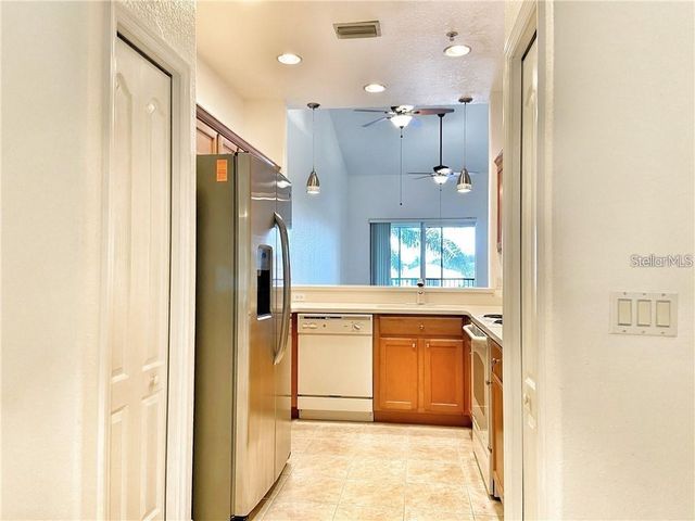 915 FAIRWAYCOVE LANE 208, Bradenton, FL 34212