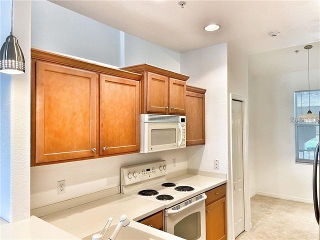 915 FAIRWAYCOVE LANE 208, Bradenton, FL 34212