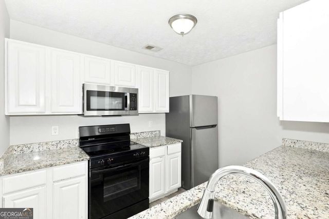 2002 Grove Way, Hampton, GA 30228