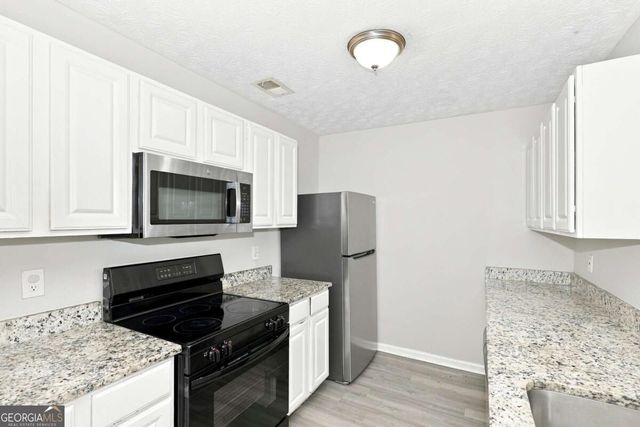 2002 Grove Way, Hampton, GA 30228