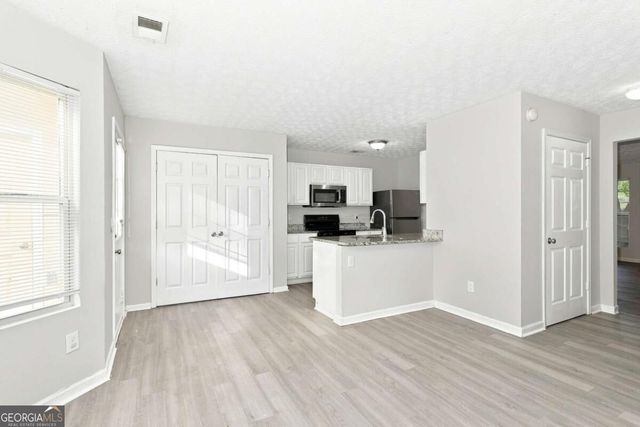 2002 Grove Way, Hampton, GA 30228