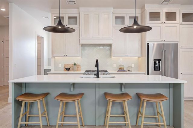 4541 Maple Ridge Drive, Edmond, OK 73034