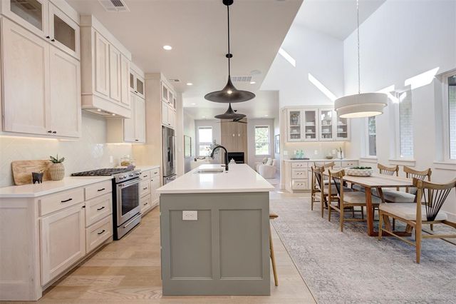 4541 Maple Ridge Drive, Edmond, OK 73034