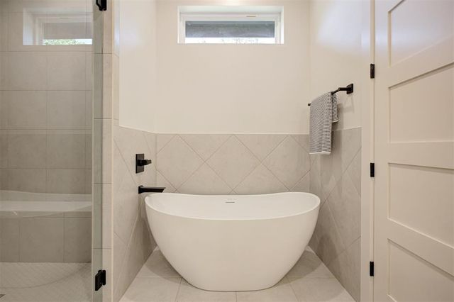 4541 Maple Ridge Drive, Edmond, OK 73034