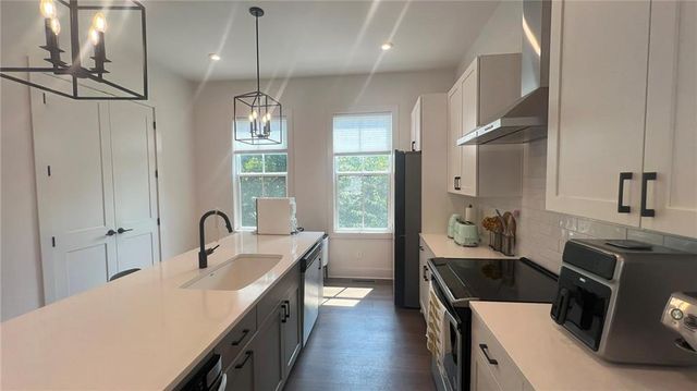 200 Chestnut Circle, Atlanta, GA 30342