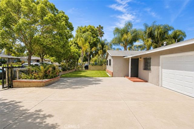 2011 W Wilshire, Santa Ana, CA 92704