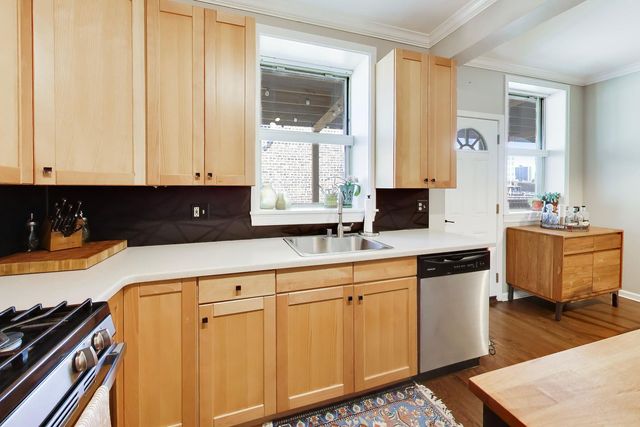 6253 N Magnolia Avenue 3, Chicago, IL 60660