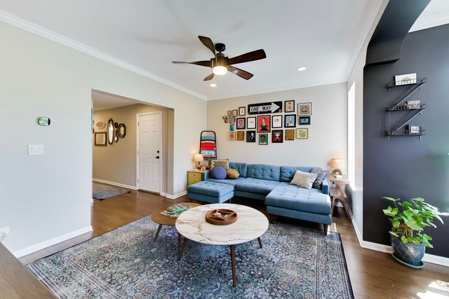 6253 N Magnolia Avenue 3, Chicago, IL 60660
