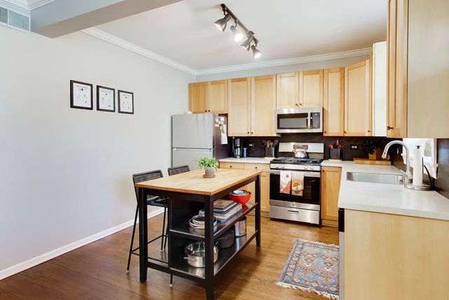 6253 N Magnolia Avenue 3, Chicago, IL 60660