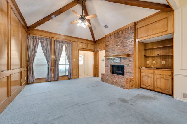221 Avalon, Desoto, TX 75115