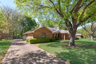 221 Avalon, Desoto, TX 75115