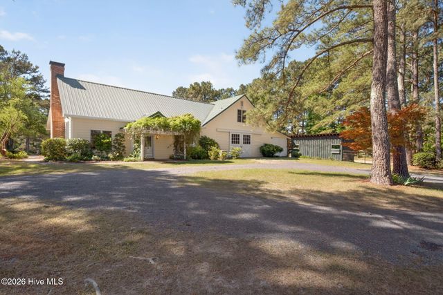 2265 Lakebay Road, Vass, NC 28394