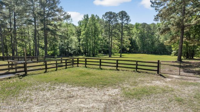2265 Lakebay Road, Vass, NC 28394