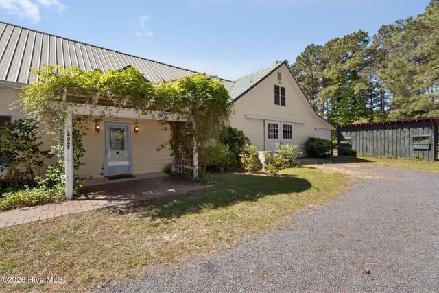 2265 Lakebay Road, Vass, NC 28394