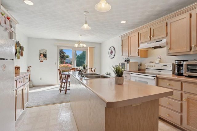 100 BENTWOOD DRIVE, Brillion, WI 54110