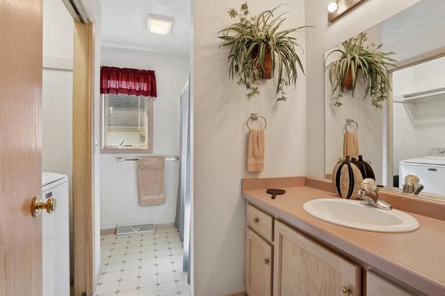 100 BENTWOOD DRIVE, Brillion, WI 54110