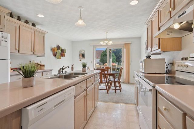 100 BENTWOOD DRIVE, Brillion, WI 54110