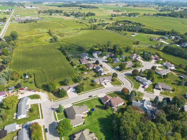 100 BENTWOOD DRIVE, Brillion, WI 54110