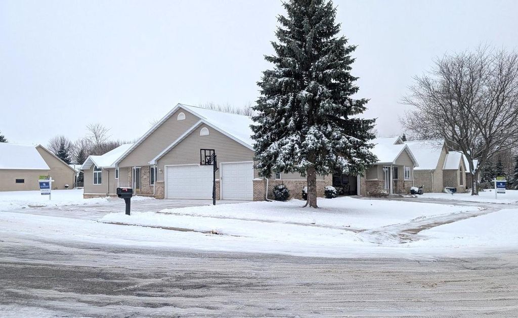 100 BENTWOOD DRIVE, Brillion, WI 54110