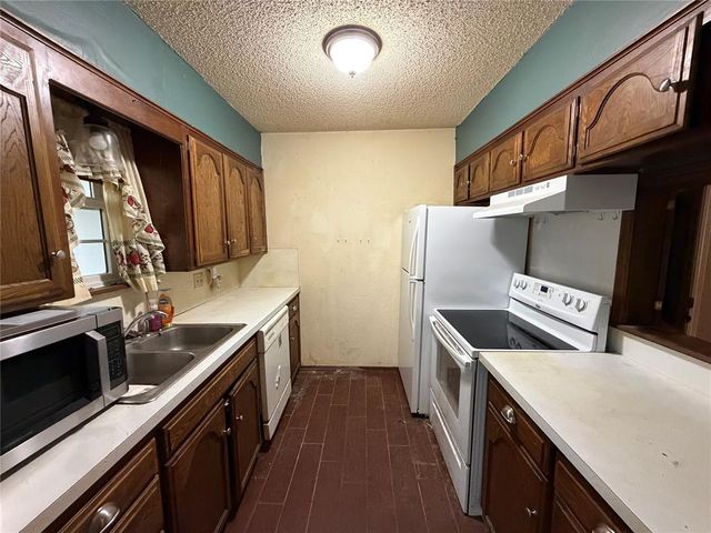 11421 N May Avenue A, Oklahoma City, OK 73120