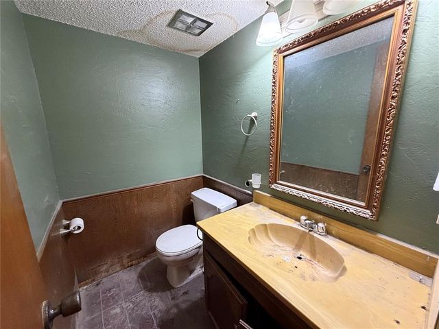 11421 N May Avenue A, Oklahoma City, OK 73120