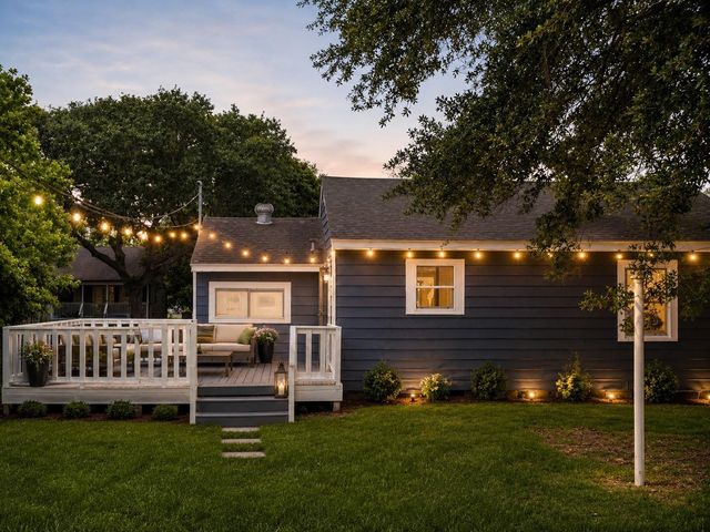 805 17th Avenue N, Texas City, TX 77590