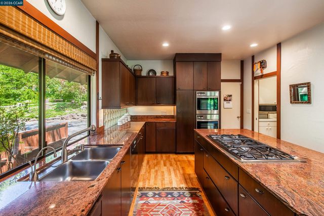 1038 Pine Ln, Lafayette, CA 94549