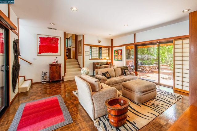 1038 Pine Ln, Lafayette, CA 94549