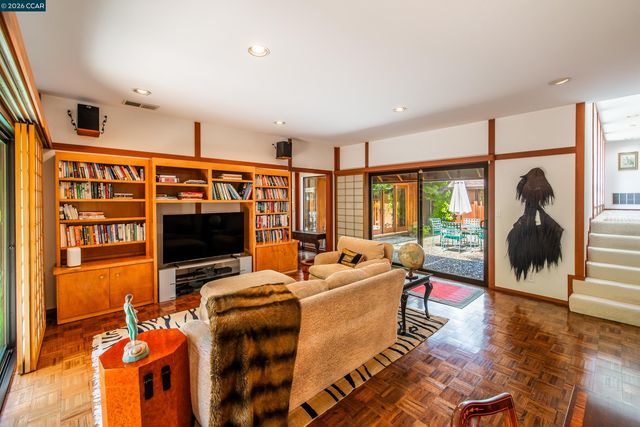 1038 Pine Ln, Lafayette, CA 94549
