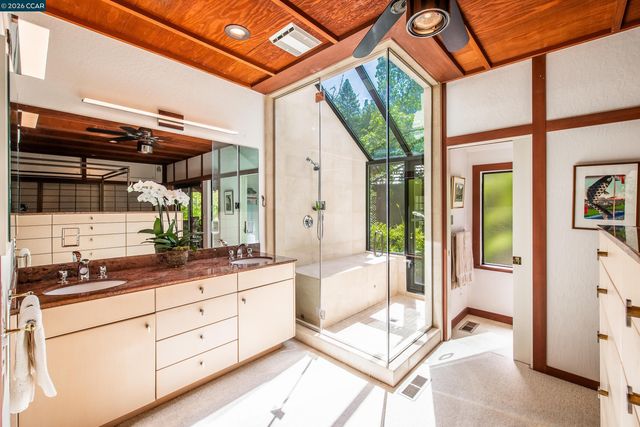 1038 Pine Ln, Lafayette, CA 94549