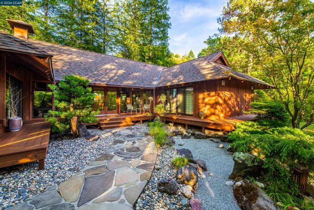 1038 Pine Ln, Lafayette, CA 94549