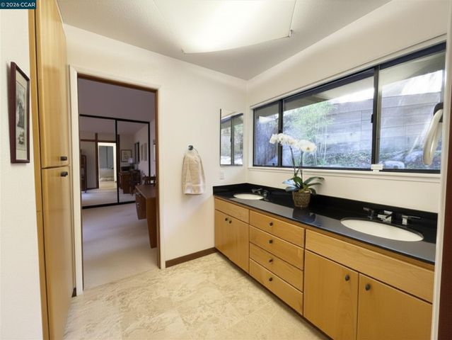 1038 Pine Ln, Lafayette, CA 94549