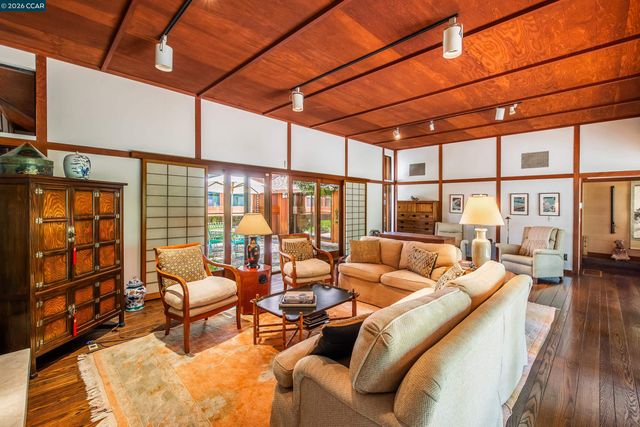1038 Pine Ln, Lafayette, CA 94549