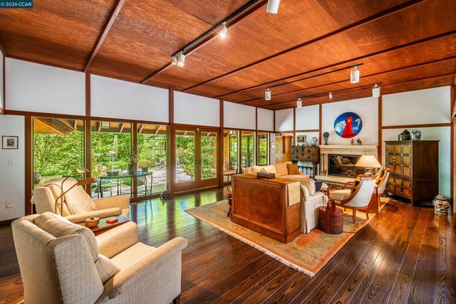 1038 Pine Ln, Lafayette, CA 94549