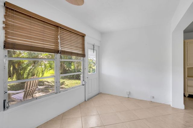 250 High Point Court B, Boynton Beach, FL 33435