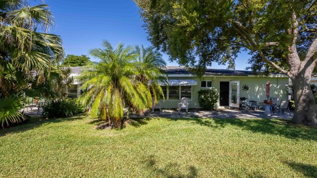 250 High Point Court B, Boynton Beach, FL 33435