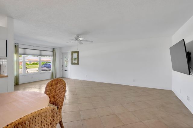 250 High Point Court B, Boynton Beach, FL 33435