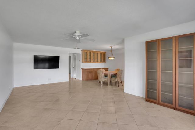 250 High Point Court B, Boynton Beach, FL 33435