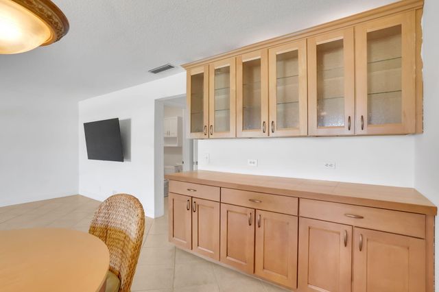 250 High Point Court B, Boynton Beach, FL 33435