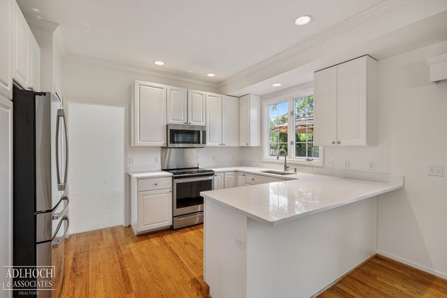 21473 Goethe Street, Grosse Pointe Woods, MI 48236