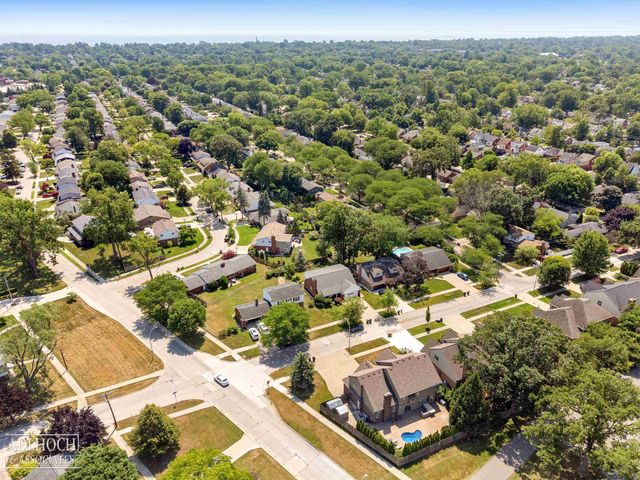 21473 Goethe Street, Grosse Pointe Woods, MI 48236