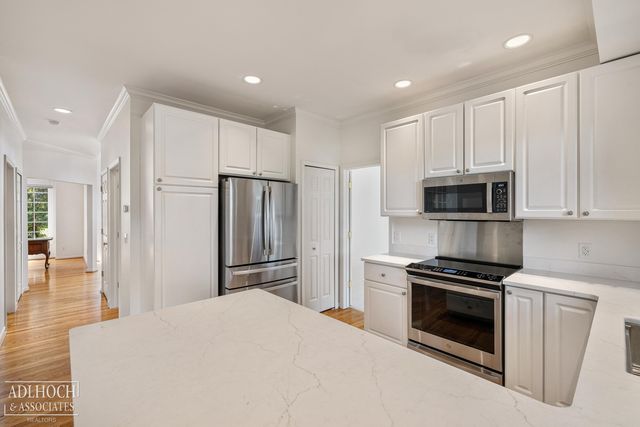 21473 Goethe Street, Grosse Pointe Woods, MI 48236