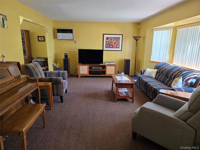 92 Hawthorne Street, Mastic, NY 11950