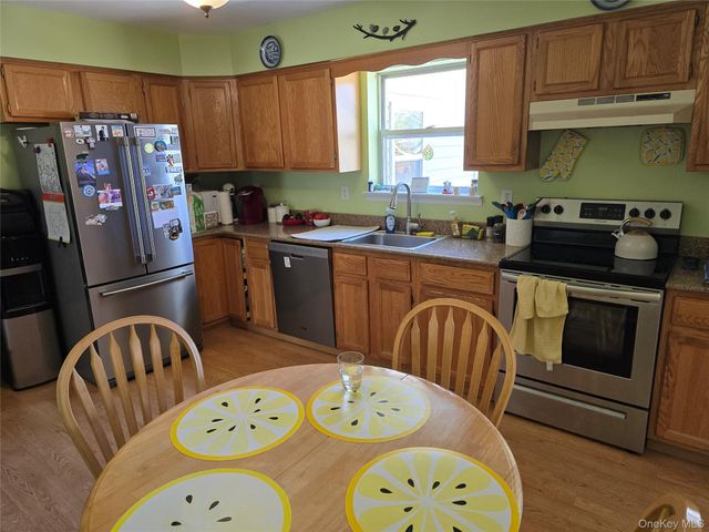 92 Hawthorne Street, Mastic, NY 11950