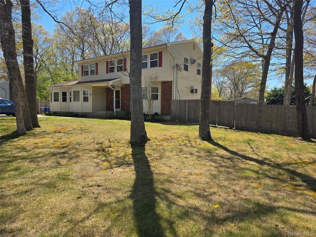 92 Hawthorne Street, Mastic, NY 11950