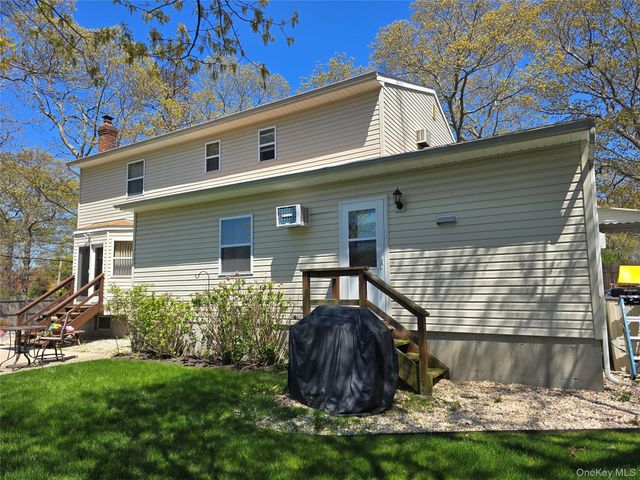 92 Hawthorne Street, Mastic, NY 11950