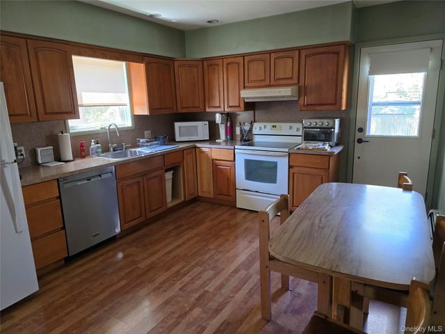 92 Hawthorne Street, Mastic, NY 11950