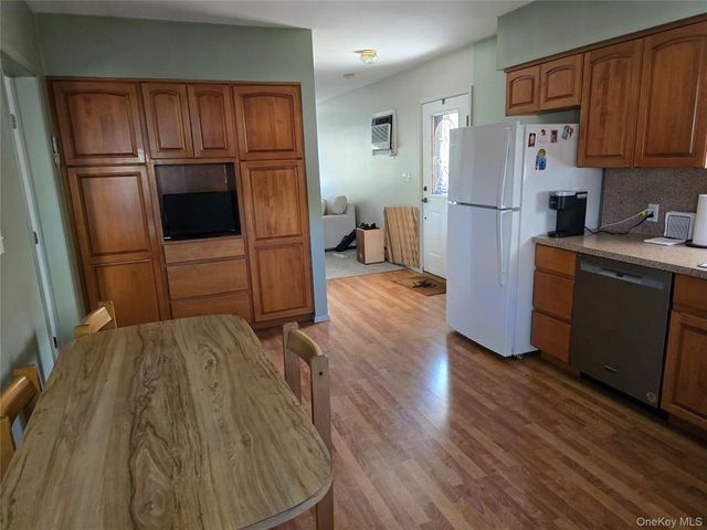 92 Hawthorne Street, Mastic, NY 11950